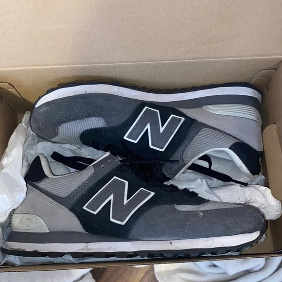New Balance 574 - Picture 2 of 4